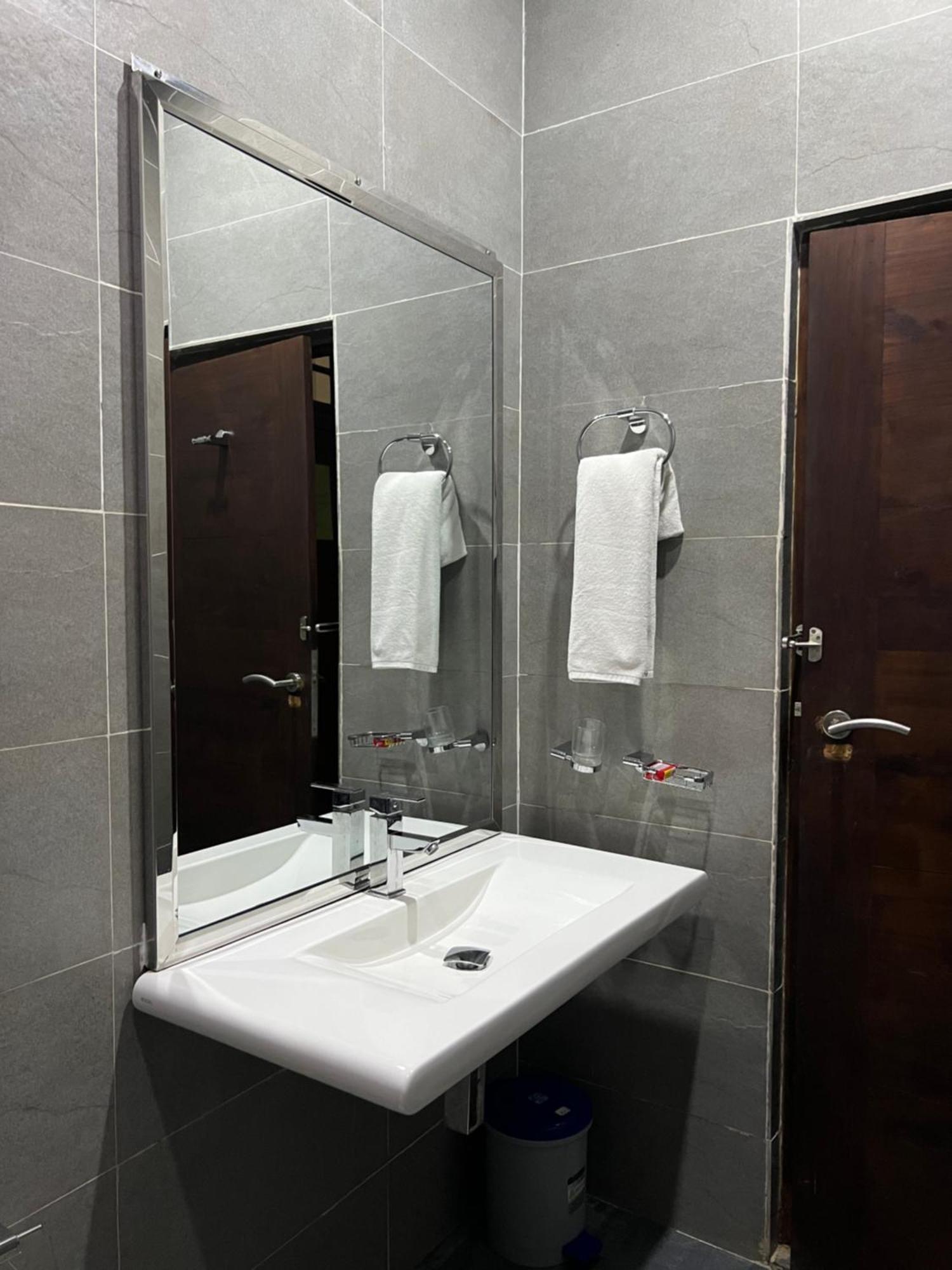 Lohas Beach Resort Villa 卡卢特勒 外观 照片
